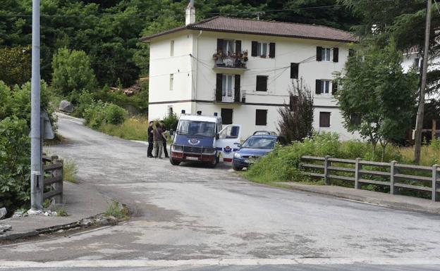 Fallece un bombero en Belauntza al volcar el tractor que conducía