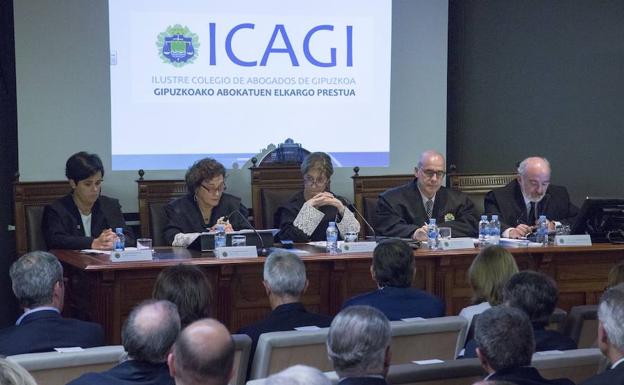 Los abogados de Gipuzkoa crean el Premio Arizmendi a la ética Juridica