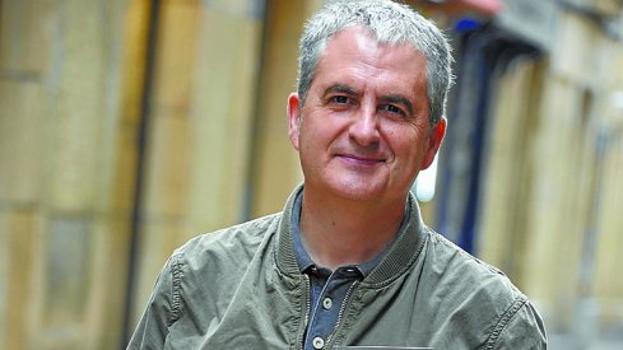 «He querido hacer poemas profundos, pero no herméticos», dice Linazasoro