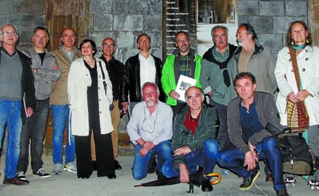 Exposición colectiva de arte en el claustro de la parroquia