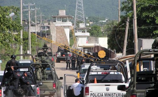 Al menos 28 muertos y tres heridos tras una pelea en una prisión de México