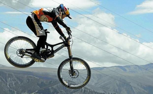 Aldapa pikoak dituzte Pagamendin behera gaur bizikleta jaitsieran