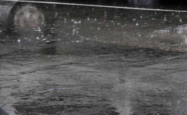 Muere un hombre ahogado dentro de su coche en Madrid por las fuertes lluvias