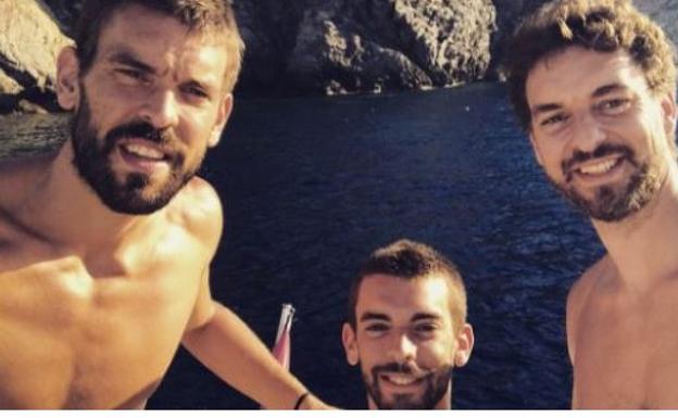 Una foto de los hermanos Gasol, objeto de bromas en EE UU