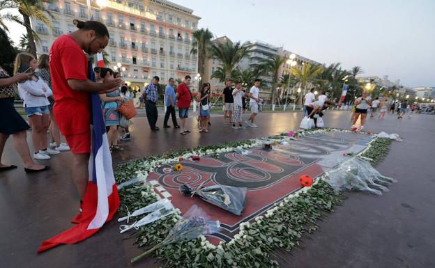 Macron cura las heridas de Niza