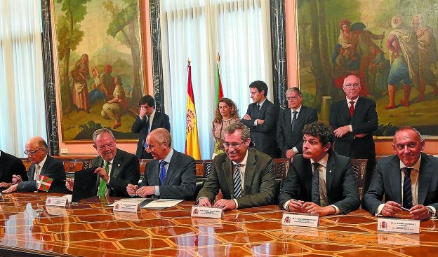 Montoro hace suya la foralidad y defenderá la nueva ley del Cupo junto al PNV en el Congreso