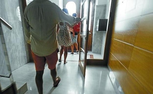 El Gobierno Vasco inicia en las tres capitales la revisión de las inscripciones de viviendas para uso turístico