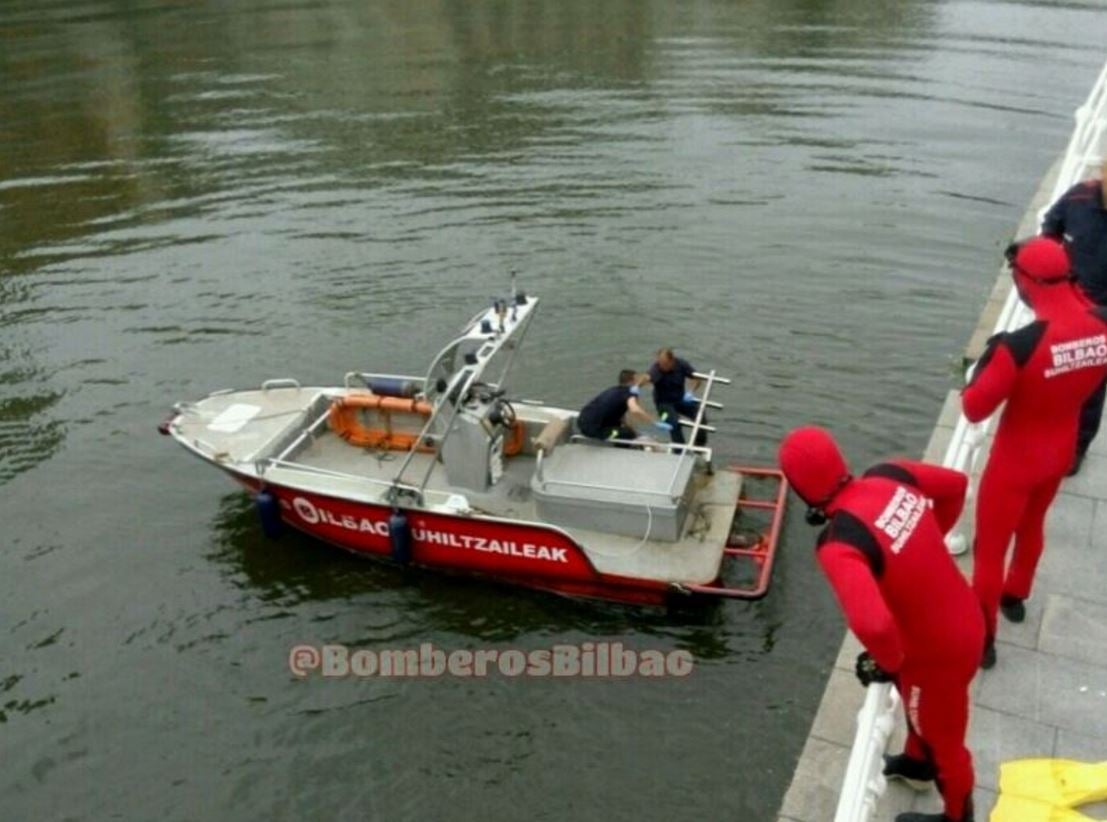 Jornada negra en la ría de Bilbao
