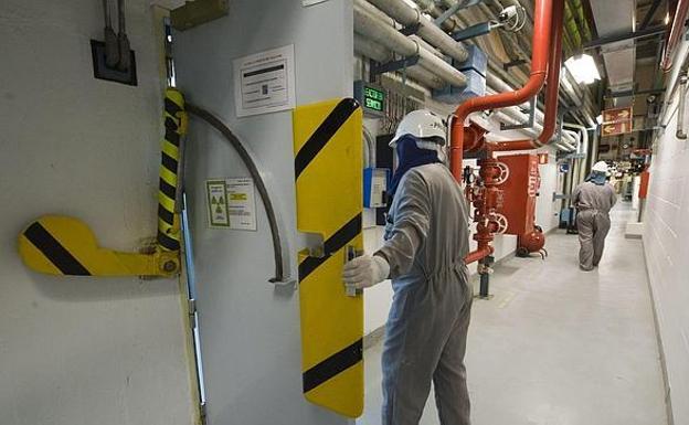 Inquietud entre los 400 trabajadores vinculados a la central de Garoña