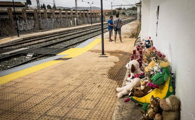 Los vecinos siguen sin creer en la muerte accidental de Lucía Vivar