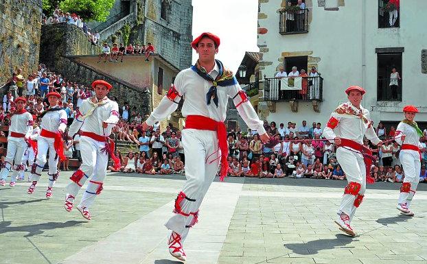 Dantzas por San Esteban en Bera
