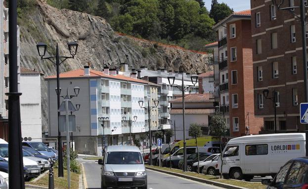 Regresan a sus casas 33 familias afectadas por los desprendimientos en Ondarroa