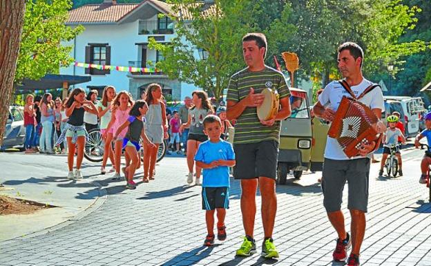 Babarrunaren jaitsierak eman ziren hasiera jaiei