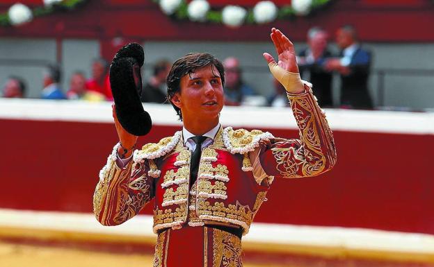 Pelea secreta de gallitos