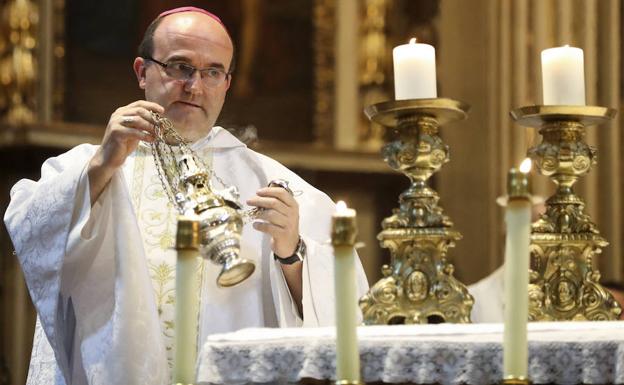 Munilla destaca «la paradoja» de que «se ensalce la libertad hasta idolatrarla» cuando el mundo está «lleno de adictos»