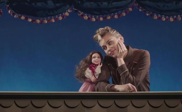 Miley Cyrus estrena nuevo videoclip, 'Younger now'