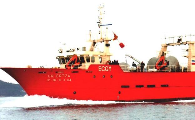 Un helicóptero de Salvamento Marítimo traslada a dos arranzales heridos de Capbreton a Hondarribia