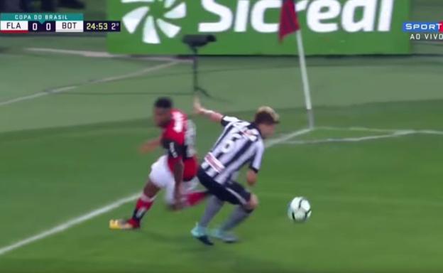 Magistral regate de Orlando Berrío en la Copa de Brasil