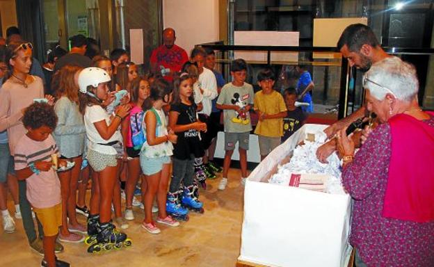 La tómbola de Cáritas Deba reparte 71 premios extraordinarios
