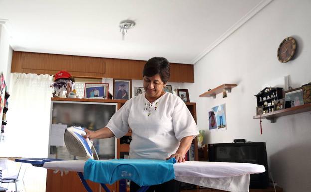 Las empleadas del hogar, de nuevo en el alambre