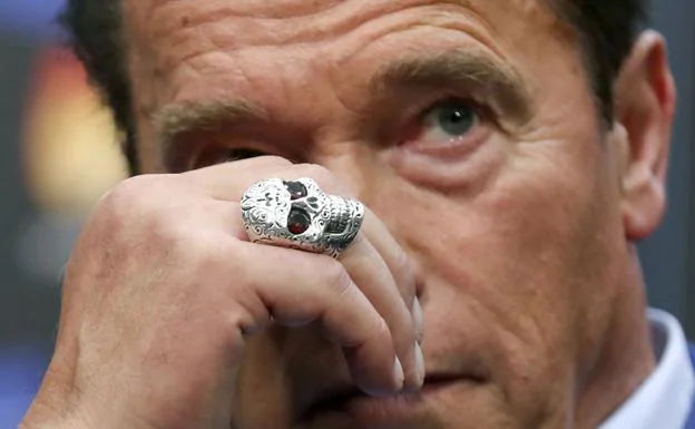 invención Edad adulta realidad La historia del anillo de calavera de Schwarzenegger | El Diario Vasco