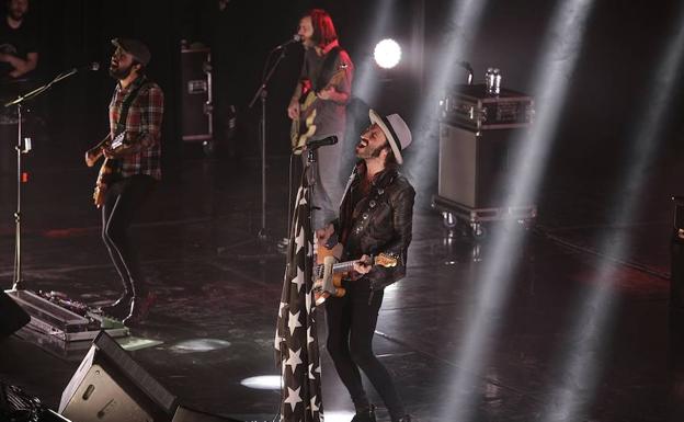 Leiva calienta 'La Llamada'