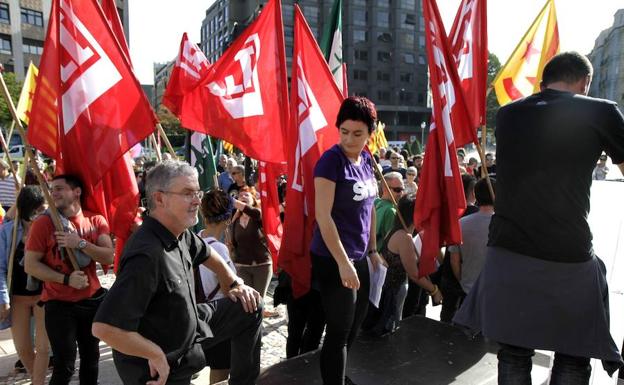 ELA y LAB sacan a simpatizantes a la calle en apoyo al referéndum catalán