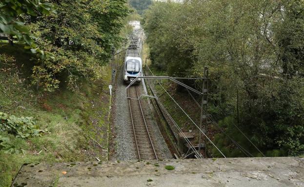 Una mujer de 81 años muere arrollada por un convoy de Euskotren en Usurbil