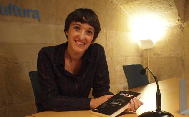 Nola erantzi larruazal zaharra, berria erabat osatu gabe badago