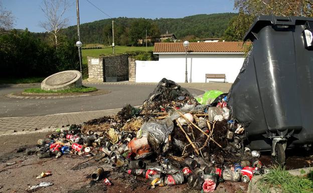El Ayuntamiento de Lezo denuncia la quema de dos contenedores por la retirada del PaP