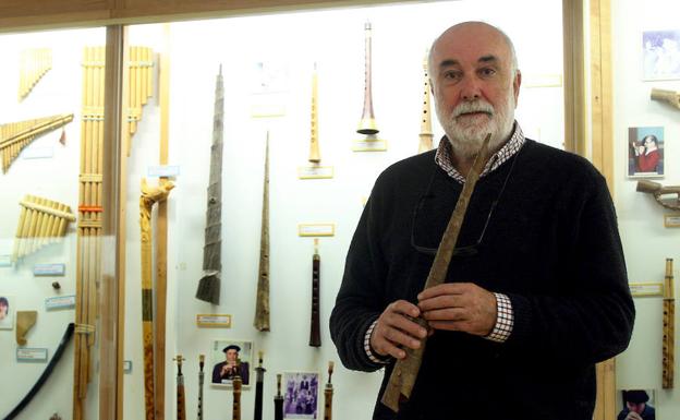 Makila zuritu eta soinua!