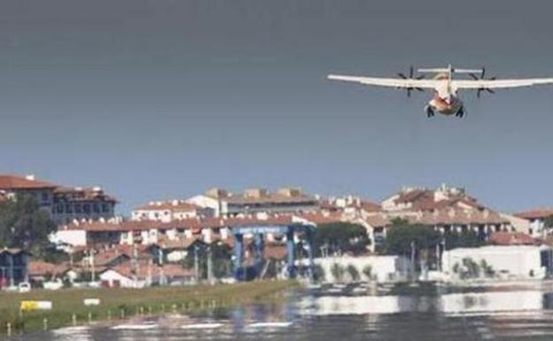 Ortzibia constata la utilidad del aeropuerto al valorar el aumento de pasajeros