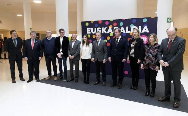 El lehendakari reclama romper inercias para impulsar el uso del euskera
