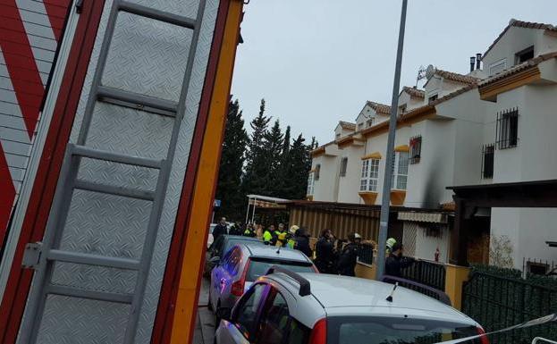 Un muerto y dos heridos en el incendio de una vivienda en Málaga