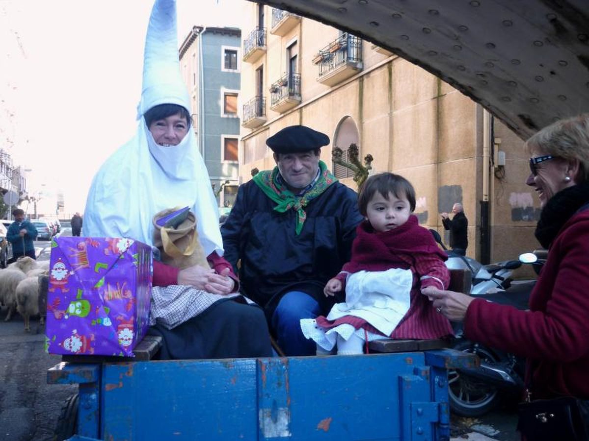 Olentzero y Mari Domingi llegan a Pasaia