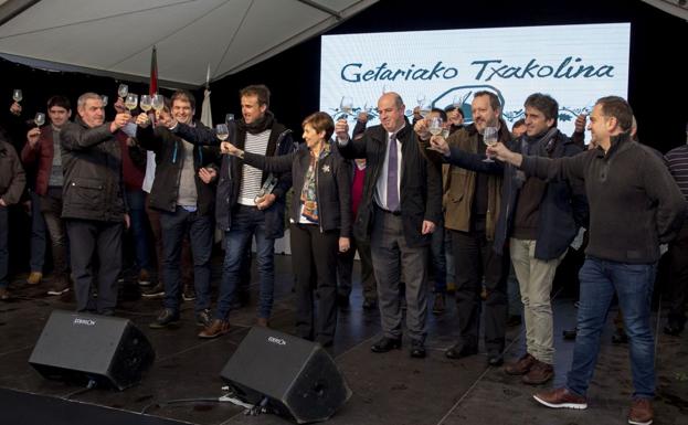 El txakoli empapa Getaria