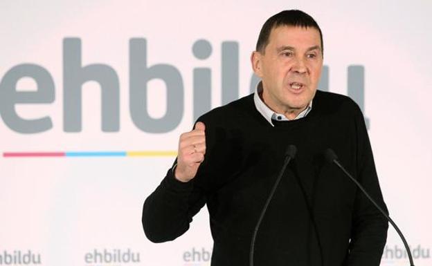 Otegi dice al PNV que «hay que buscar un pacto con España y no en España»