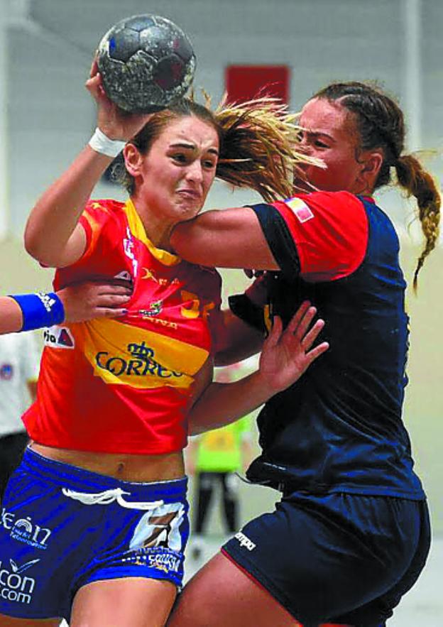 June Loidi, convocada por la selección de España juvenil El Diario Vasco