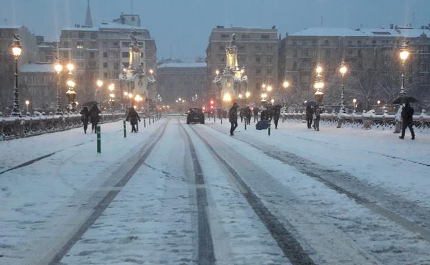 Jornada caótica en San Sebastián debido al temporal de nieve