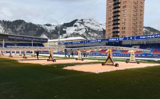 El Eibar-Villarreal de esta noche se jugará pese a la nieve caída en Ipurua