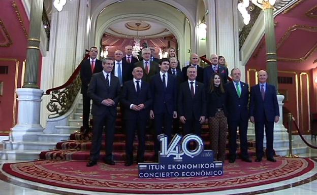 Urkullu asegura que las instituciones vascas «nunca renunciarán» al Concierto Económico