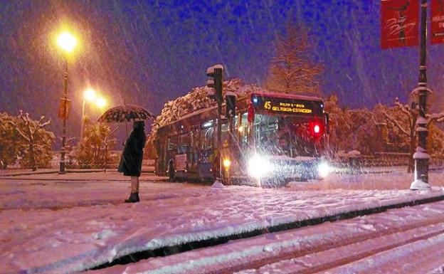Dbus sufrió retrasos en todas sus líneas y suspendió los servicios a los barrios altos