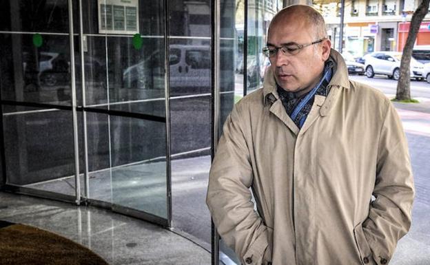El padre de la denunciante del caso De Miguel dice que el PNV no tuvo «nada que ver» con la trama