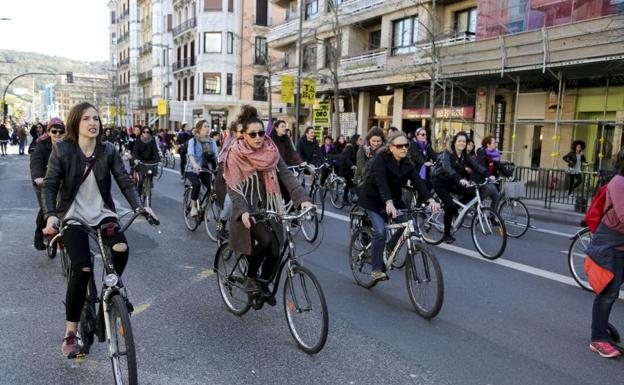 Dos generaciones en el día después del 8M