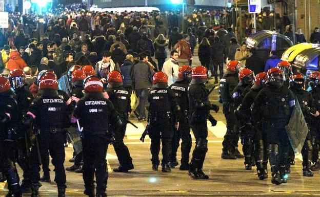 La Ertzaintza vallará la explanada de San Mamés para separar a las aficiones del Athletic y el Olympique