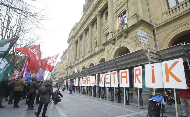 Una marcha, convocada en Donostia por ELA, LAB y CCOO, pide paralizar la incineradora