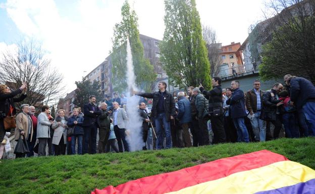 Los alcaldes de Eibar, Sahagún y Jaca reivindican los valores de la II República