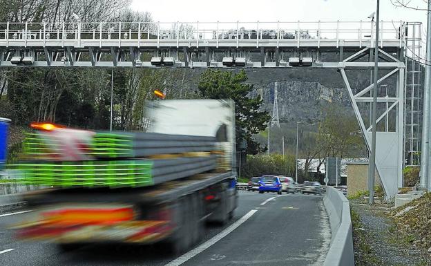 La Diputación creyó salvar con el arco de Andoain la discriminación del peaje de la N-1