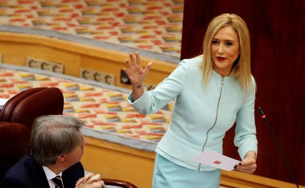El juez admite la querella de Cifuentes contra dos periodistas