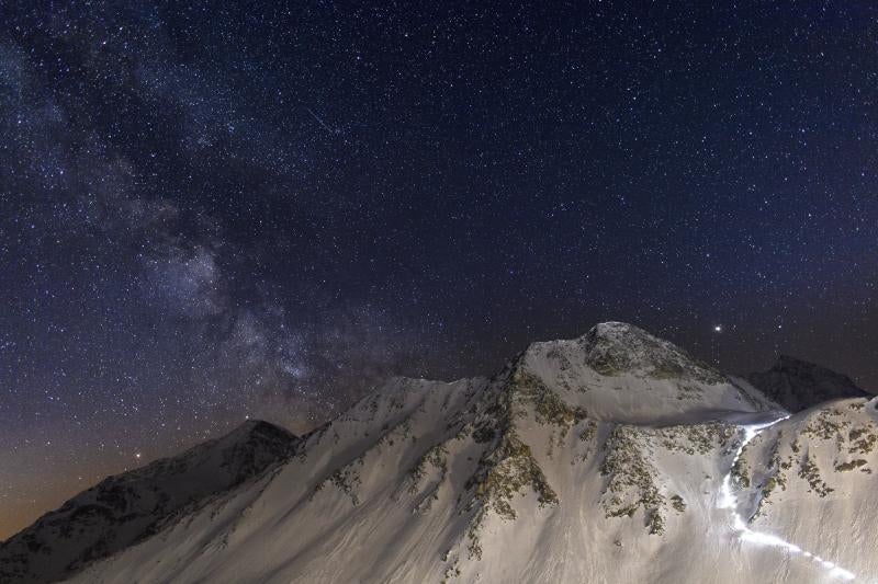 Carrera nocturna entre Suiza e Italia